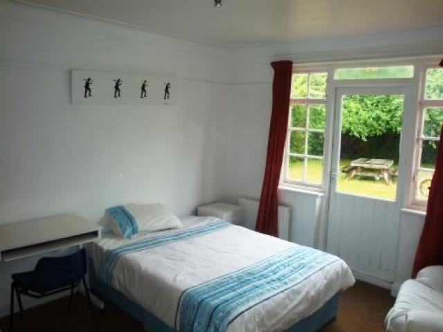 			5 Bedroom, 1 bath, 1 reception House			 Purley Avenue, CRICKLEWOOD